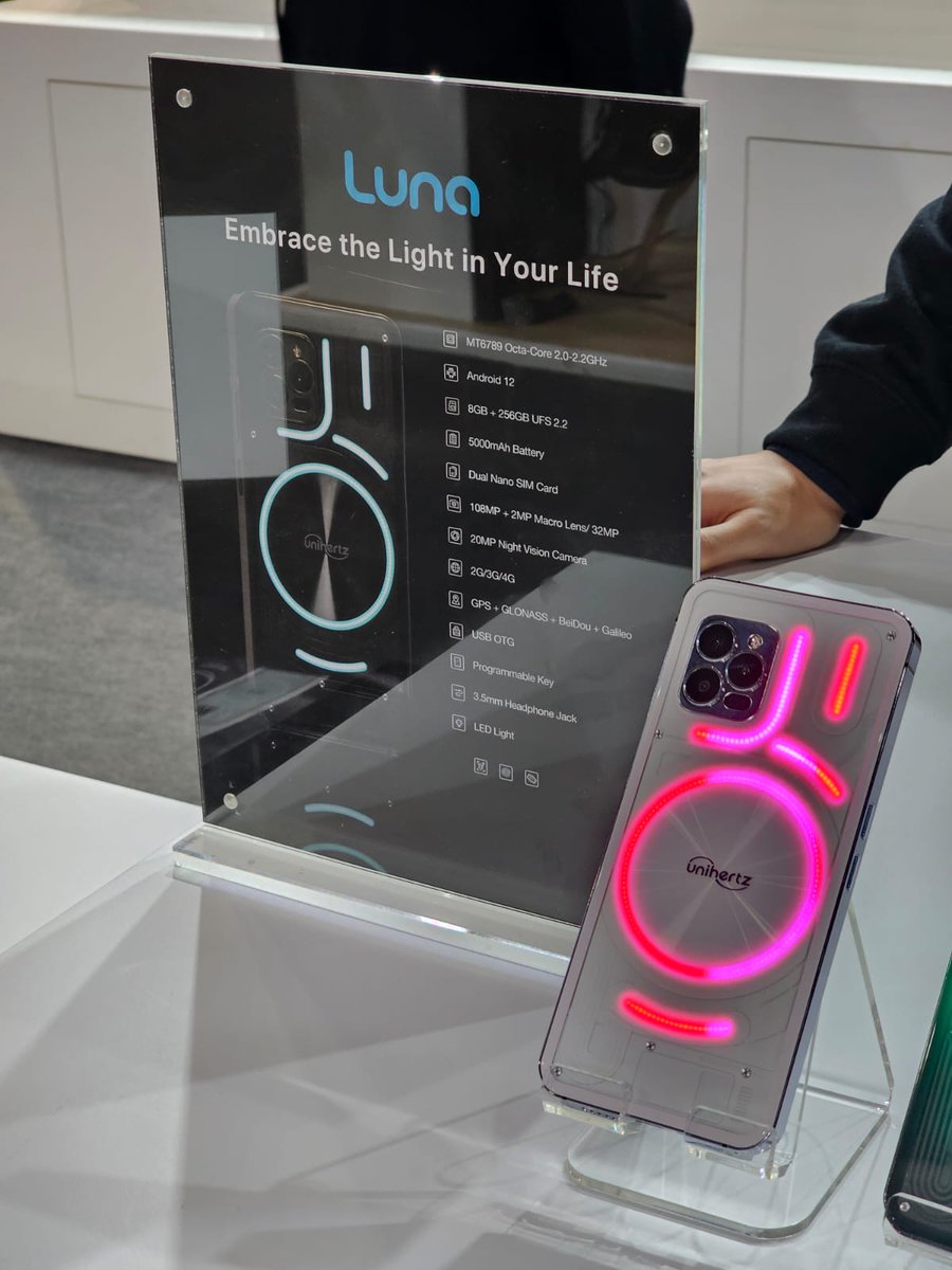 trakinenglish's tweet photo. No it's not Nothing Phone (2) it's Unihertz Luna a new launch at MWC with glyph lights on the back!

What's your thoughts on the same?

#unihertzluna #MWCwithTTE https://t.co/e3w93qcZbj