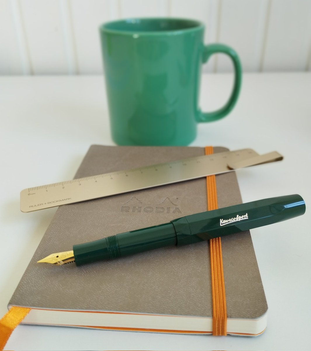deceiving_elf's tweet photo. Wishing everyone a most wonderful and creative day. Always stay curious and be kind to yourselves and others. ππΈποΈππββ€οΈ #toolsofcreativity #fueledbytea #fountainpenlove #kaweco #rhodia https://t.co/PrB321ObAR