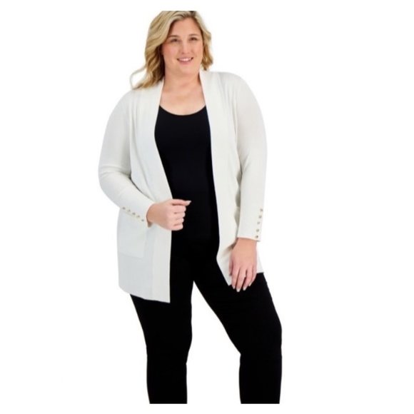 AmyBoccia's tweet photo. So good I had to share! Check out all the items I'm loving on @Poshmarkapp from @hbk27 #poshmark #fashion #style #shopmycloset #jmcollection: https://t.co/JAczgqFijQ https://t.co/nKeDkfUyhH