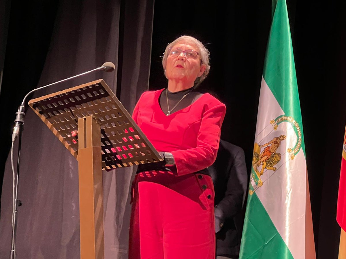 _PuriLopez's tweet photo. 🇳🇬Hoy 28 de febrero, Día de Andalucía, hacemos entrega de las Medallas de Oro de #LaZubia 23
Los premiados son:
🏅Paqui Sánchez García
🏅Club Deportivo La Zubia 
🏅Manuel Molina Benítez
💞Muchísimas felicidades a los tres, sois un ejemplo
#lazubiaquemereces
#ilusionateconlazubia https://t.co/CxgMR0X0Eh
