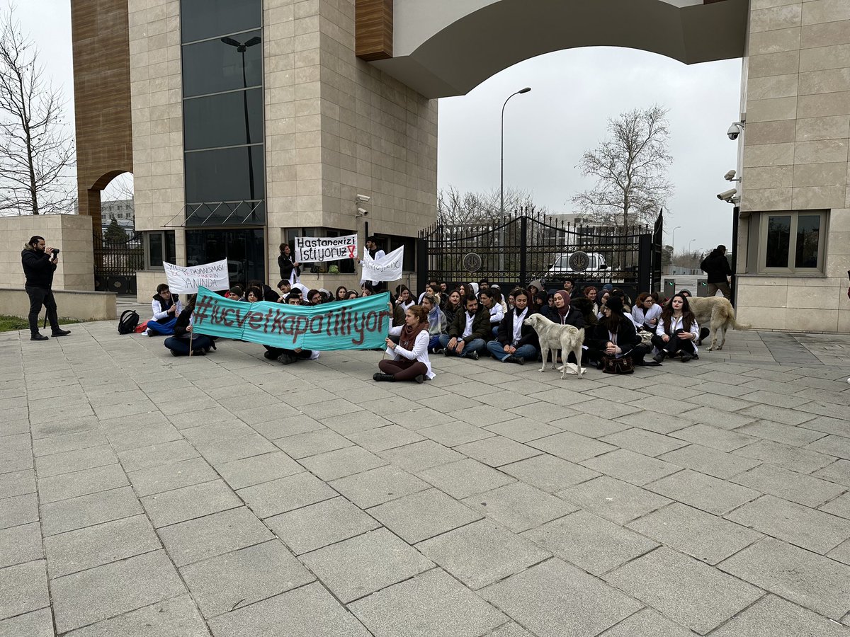 Hastalarımızla ilgilenebileceğimiz sağlıklı bir yer gösterilmemesi KABUL EDİLEMEZ!