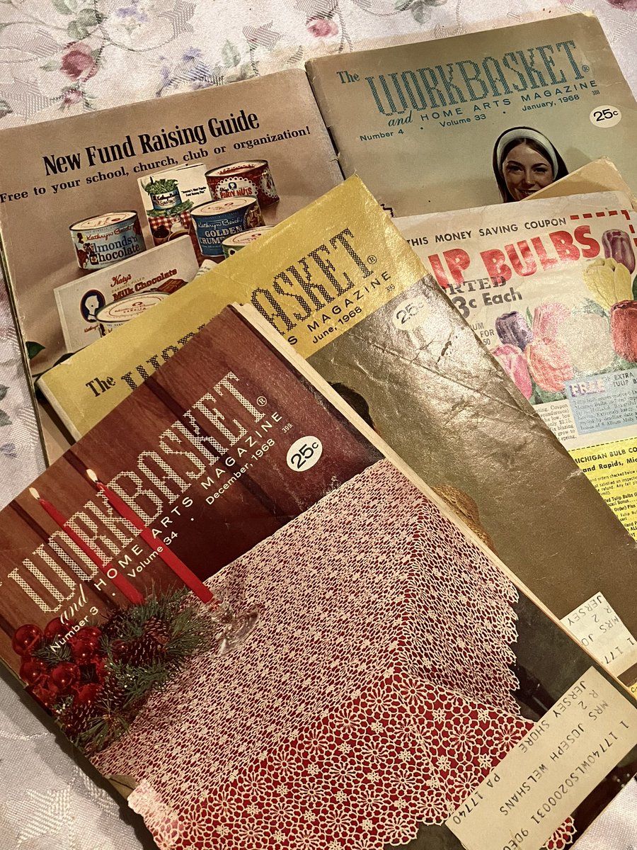 buuchandayon's tweet photo. アメリカの1968年の小さな雑誌、楽しー❣️
かぎあみで作るクリスマスの祭壇布とかいいな。
10歳若く見えるフェイスリフトクリームとか〜😂w
いつの時代も何処の国もやってる事は似たり寄ったり...😂😂😂
#workbasket
#Googleレンズ https://t.co/QXvXFNKvEZ