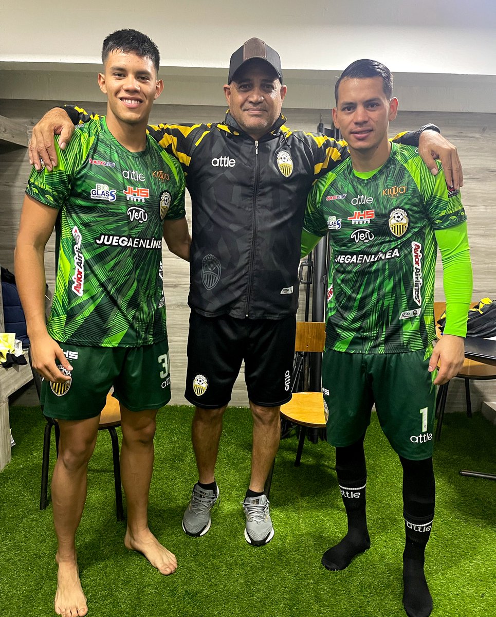 DISFRUTANDO A ESTE PAR DE PORTERAZOS..CALIDAD HUMANA Y DEPORTIVA...EL CAMINO ES LARGO PERO LA ENTREGA DE ESTOS PORTEROS ES TREMENDAMENTE PROFESIONAL..<a href="/DvoTachira/">Deportivo Táchira FC</a>