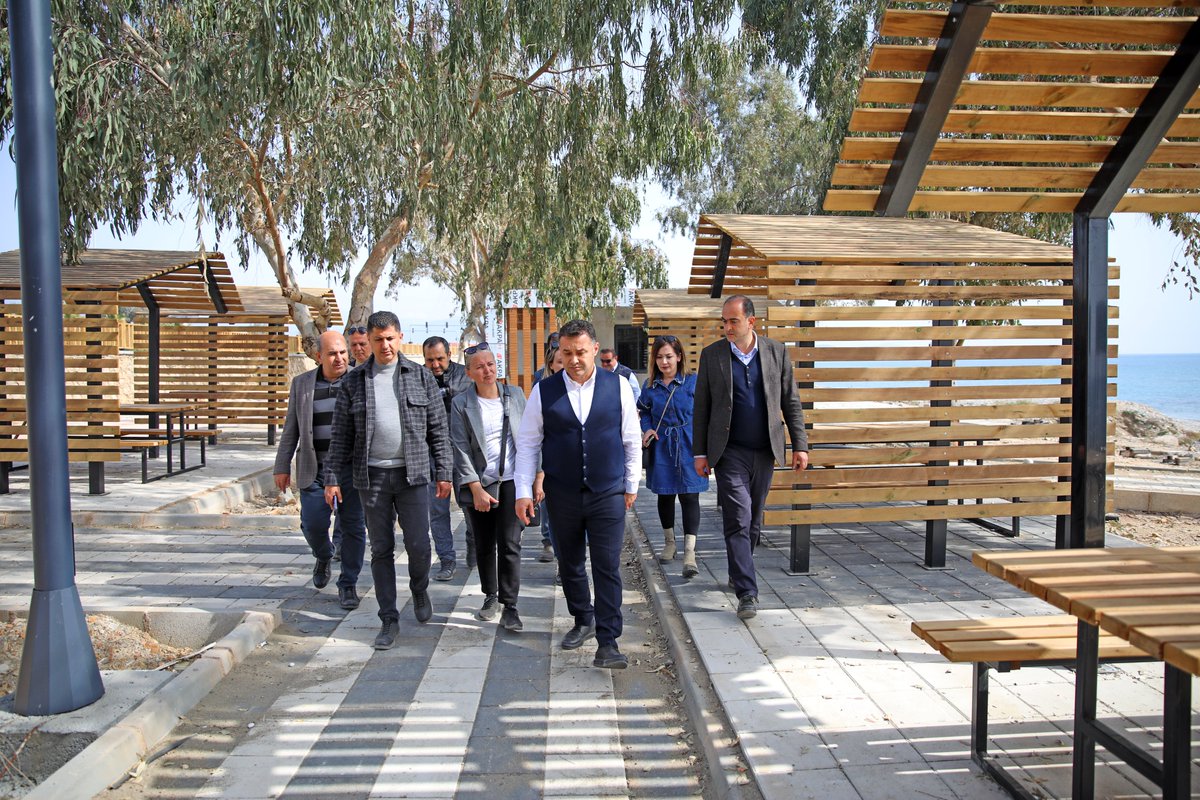 AdemMuratYucel's tweet photo. 1- Türkler, Payallar ve Konaklı mahallelerimizde sahil şeridinin ve bölgemizin çehresini değiştirecek 4.5 km'lik rekreasyon alanı projemizde sona geldik. https://t.co/jKEhuAJkZs