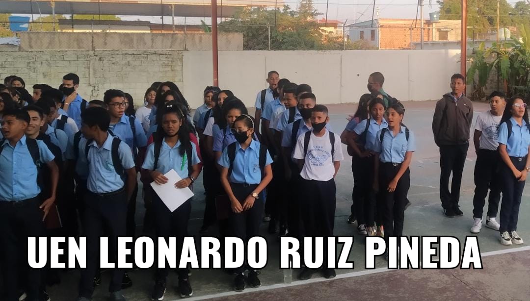 #28Feb 
¡En Aragua La Educación No Se Detiene!

Con el compromiso de nuestros maestros y maestras de la Patria las instituciones educativas reciben con amor y alegría a los niños, niñas y adolescentes. 
¡Viva La Patria! 
#LasSancionesDestruyen 
<a href="/_LaAvanzadora/">Yelitze Santaella</a> <a href="/Soykarinacarpio/">Karina Carpio</a>