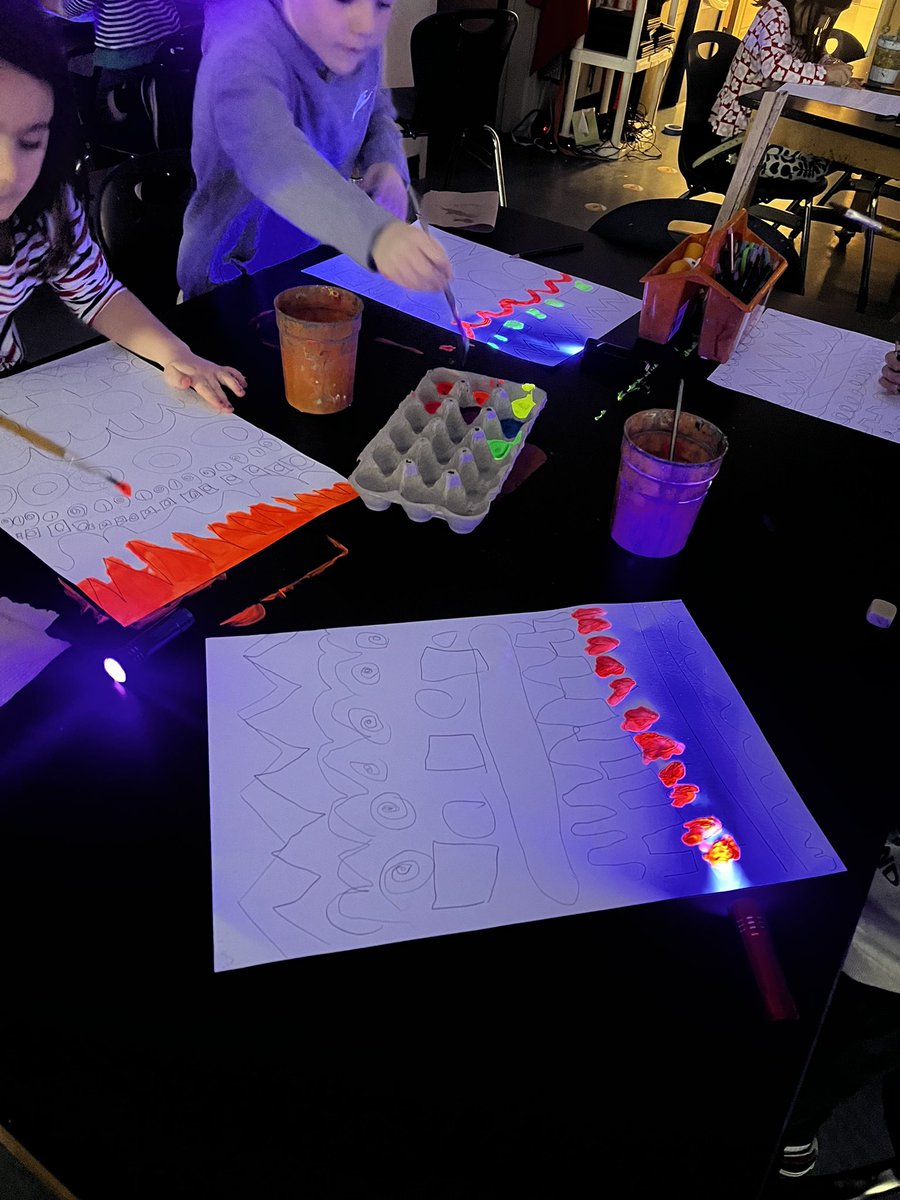 Flashlight neon art class practicing patterns and lines! <a href="/VinsonOwenOwls/">Vinson-Owen School</a>