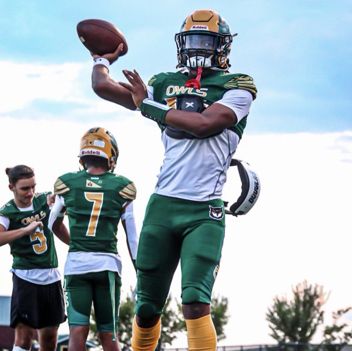 🔥 Still Available🔥 🔒Ja Bonner @jabonner_ ✅2023 Quarterback ✅Transcripts Ready ✅Two Sport Athlete (Baseball) ✅1st Team All County QB ✅BTC, Eastern Shore Bowl and Big 33 invite 📸 hudl.com/video/3/129839…