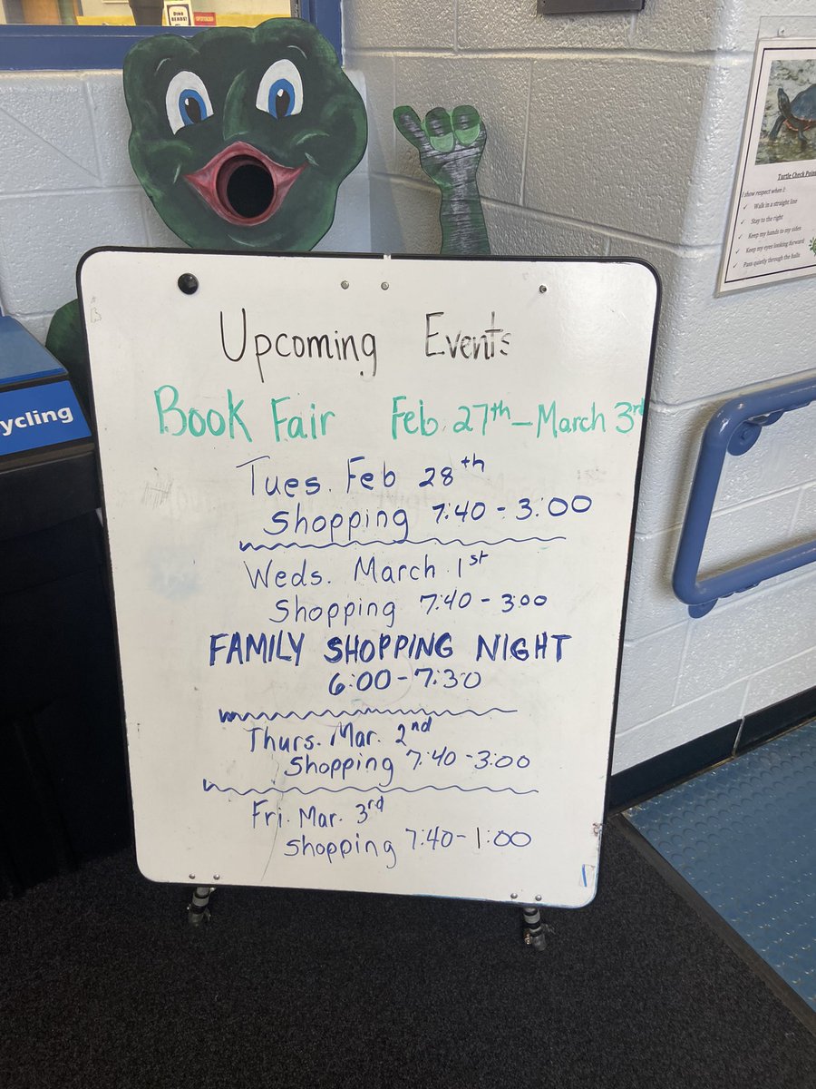 Maureen Nesselrode (@campbellaps) on Twitter photo Book fair 📚 Book fair 📚