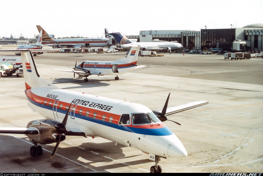 Westair Commuter Airlines (United Express)
Embraer EMB-120 Brasilia N453UE
LAX/KLAX Los Angeles International Airport
Photo credit John M | April 20, 1992
#AvGeek #Aviation #Airline #AvGeeks #Embraer #EMB120 #Westair #UnitedExpress #LAX #LosAngeles