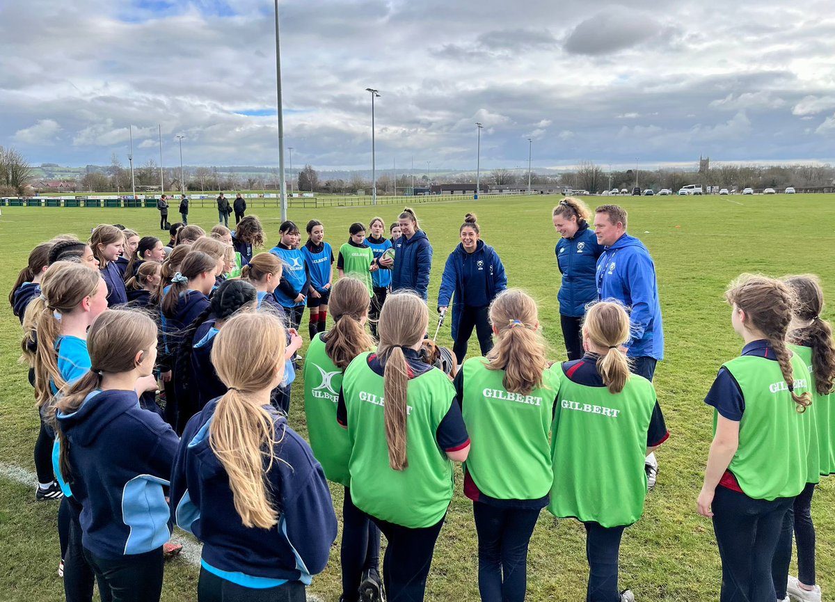 BrisBearsFound's tweet image. Great to have @BristolBearsW players @avreed12 &amp;amp; @daisiemayes join us at @CSRFC_women for the Eagle Project festival last week! 💙

The Year 7️⃣ girls from @WinterbourneAc &amp;amp; @CSSSch had a great day! 🙌

✅ role models
✅ inspire next generation 
✅ free tickets