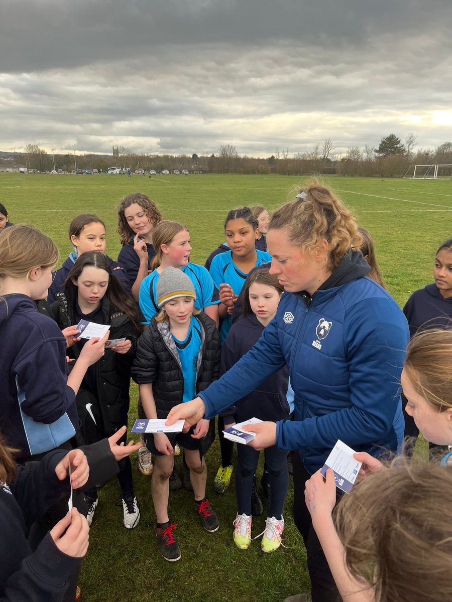 BrisBearsFound's tweet image. Great to have @BristolBearsW players @avreed12 &amp;amp; @daisiemayes join us at @CSRFC_women for the Eagle Project festival last week! 💙

The Year 7️⃣ girls from @WinterbourneAc &amp;amp; @CSSSch had a great day! 🙌

✅ role models
✅ inspire next generation 
✅ free tickets