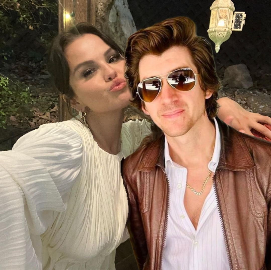 AMFakeNews's tweet photo. 🚨 CONFIRMED | Alex Turner has unfollowed Hailey Bieber on Instagram, after all the drama with Selena Gomez on TikTok. https://t.co/upgvhLFRiz