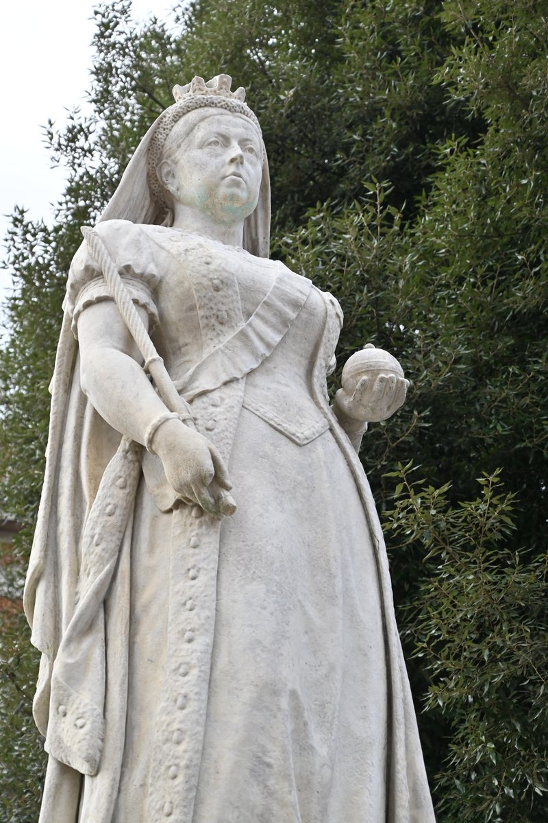 Before and after photos of the Queen Victoria Statue 😱 🤩 👏🏻 <a href="/readingcouncil/">Reading Borough Council</a> <a href="/historicengland/">Historic England</a> <a href="/clivedenconserv/">ClivedenConservation</a>
#rdguk #HSHAZReading #highstreetheritage
 Photos by <a href="/ChrisForsey1/">Chris Forsey</a>