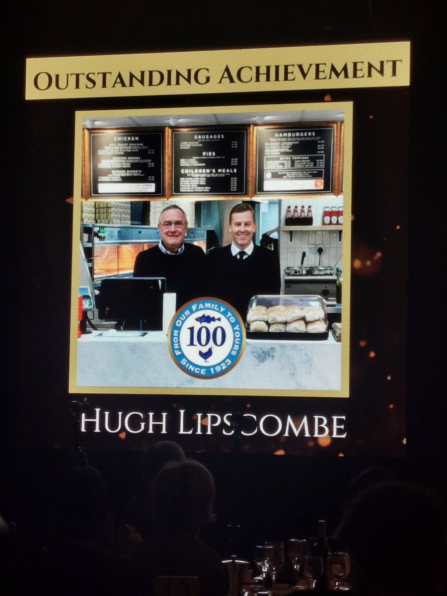 The one we have been waiting for... Outstanding Achievement Award <a href="/NFFF_UK/">NFFF - National Federation of Fish Friers</a> #fishandchipawards <a href="/CanteenTweets/">The Staff Canteen</a> <a href="/UK_NSC/">Norwegian Seafood Council UK</a> goes to Hugh Lipscombe!!