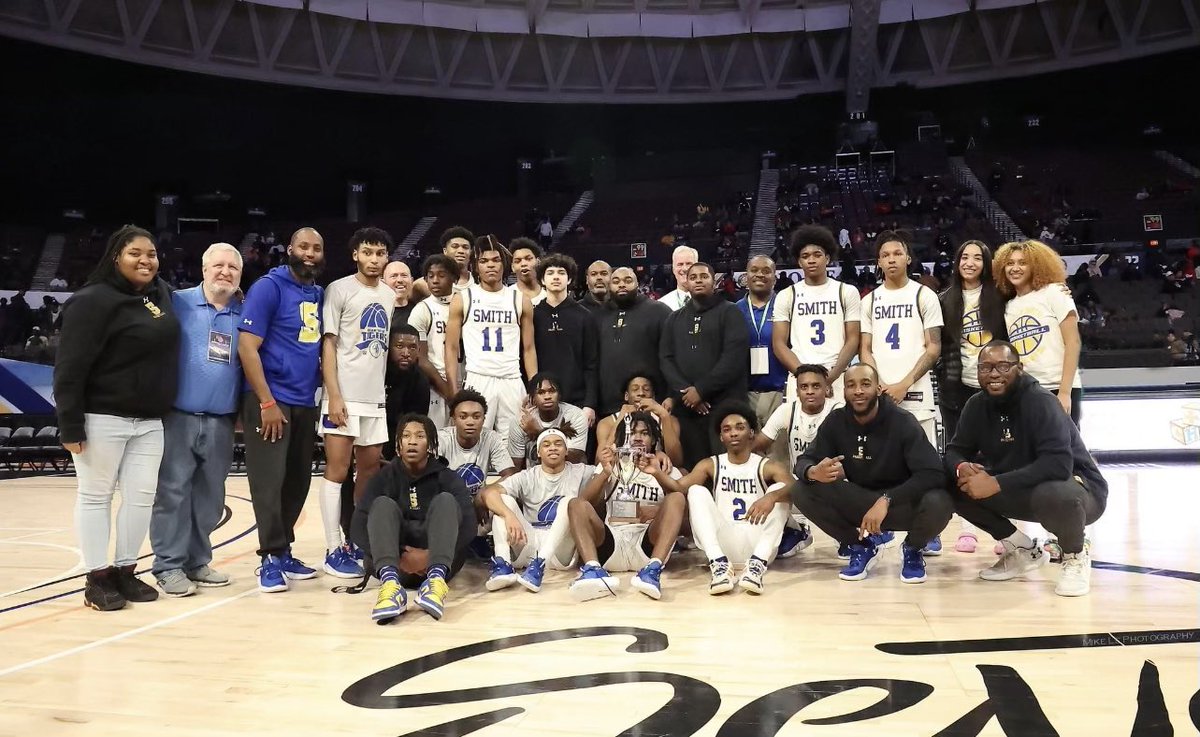 OscarSmithBball's tweet photo. 2022-2023 Region 6A Champions! 🏀🏆 #FAMILY https://t.co/cAFE1ECpph