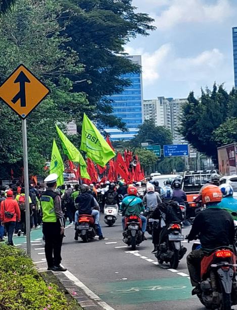 gatotdiaann's tweet photo. macet parah dpr ada demo https://t.co/wmk1hZ35IU