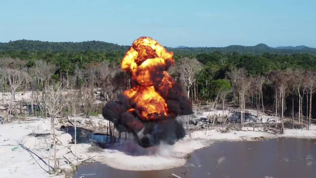 El Parque Nacional Yapacana está protegido por el Estado de toda intervención humana. Serán destruidos e inutilizados todo tipo de estructuras de depredación al medio ambiente. 
#FANB