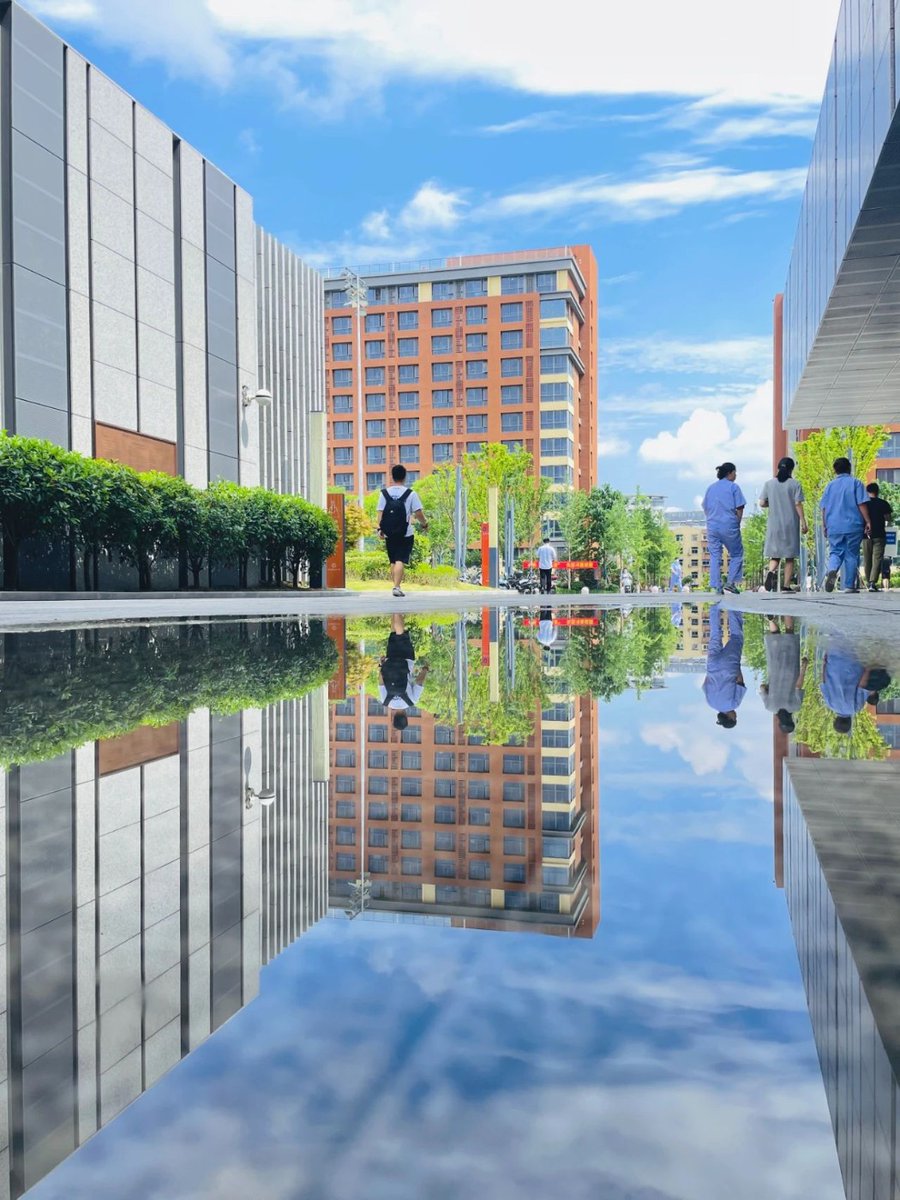 YourChinaStudy's tweet photo. 🌞 Have you ever noticed the reflection of the University of Science and Technology of China (USTC) of CAS in water? Enjoy the beauty of the USTC from a different angle! #StudyInChina #GetToKnowChina https://t.co/igtvslDSh7