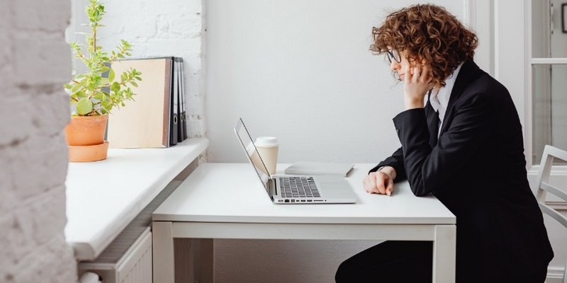 ⚖️ Pas de #RSA pour un élève-avocat 
👉 L’élève avocat a la qualité d’étudiant, et non de stagiaire de la formation professionnelle. En conséquence, il ne peut bénéficier du revenu de solidarité active.
🔗 lemondedudroit.fr/decryptages/86…