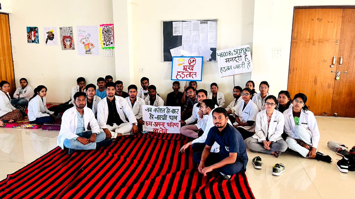 The students of NDVSU are on a mass hunger strike,and the MP government continuously ignores us and our demands,it's the 20th day of our strike today,and if this will continue the government has to lose 15000 + votes for sure this time #i_support_NDVSU_vets
#mass_hunger_strike