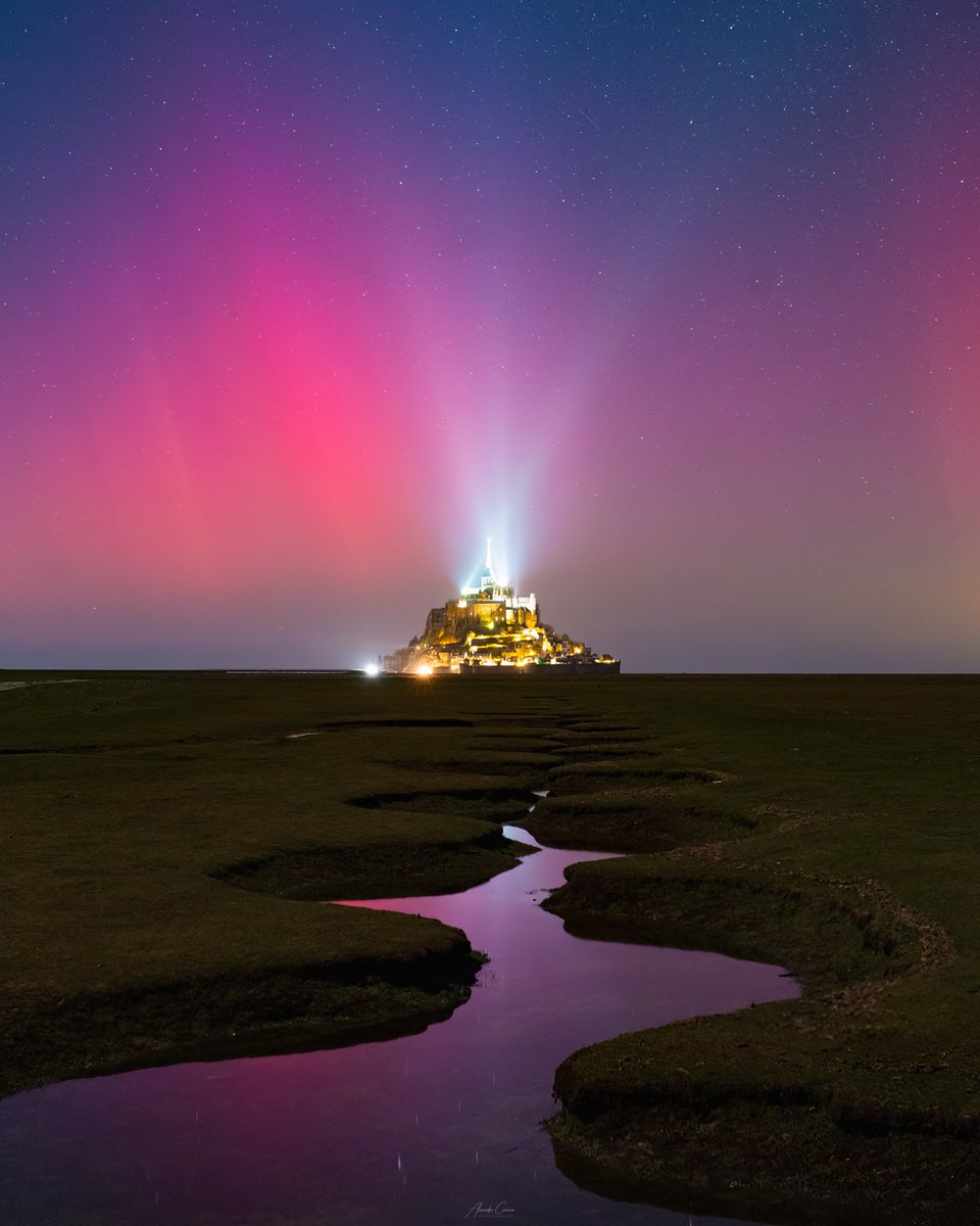 Événement impressionnant que cette aurore boréale au dessus du Mont Saint-Michel prise cette nuit vers 22h.
#montsaintmichel #norternlights #auroreboreale #northernlightsphotos #northernlight #france #astrophotography #astrophoto #astrophotographer #normandie #letelegramme