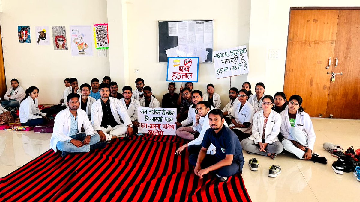 Anushrav03's tweet photo. The hunger strike is going on the Veterinary Collage Rewa and the government is still not listening to us.... 
#i_support_NDVSU_vets
#mass_hunger_strike https://t.co/8WihwgrCXZ