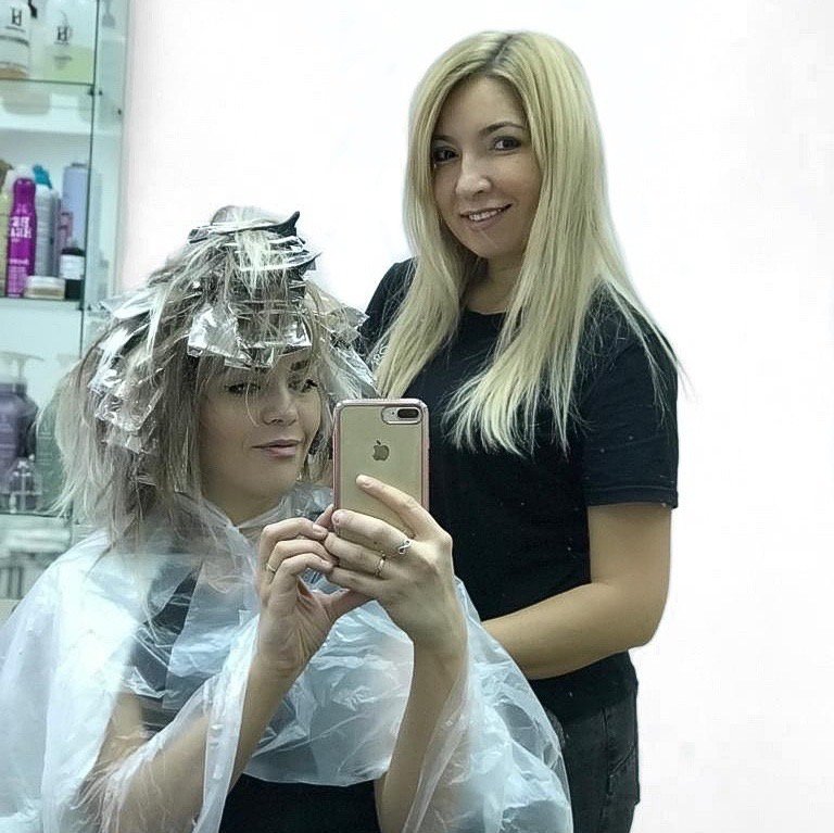 Elithair's tweet photo. Сейчас идет волна ... Все окрашивают волосы.

Меняют образ, из блонда уходят в более естественный, из многолетнего темного безболезненно выходят в светлые красивые карамельные оттенки. Очень рады пополнению в наши ряды новым клиентам. Вас сейчас очень… https://t.co/PJ9aNMK3Cr https://t.co/ztzIWSMpDC