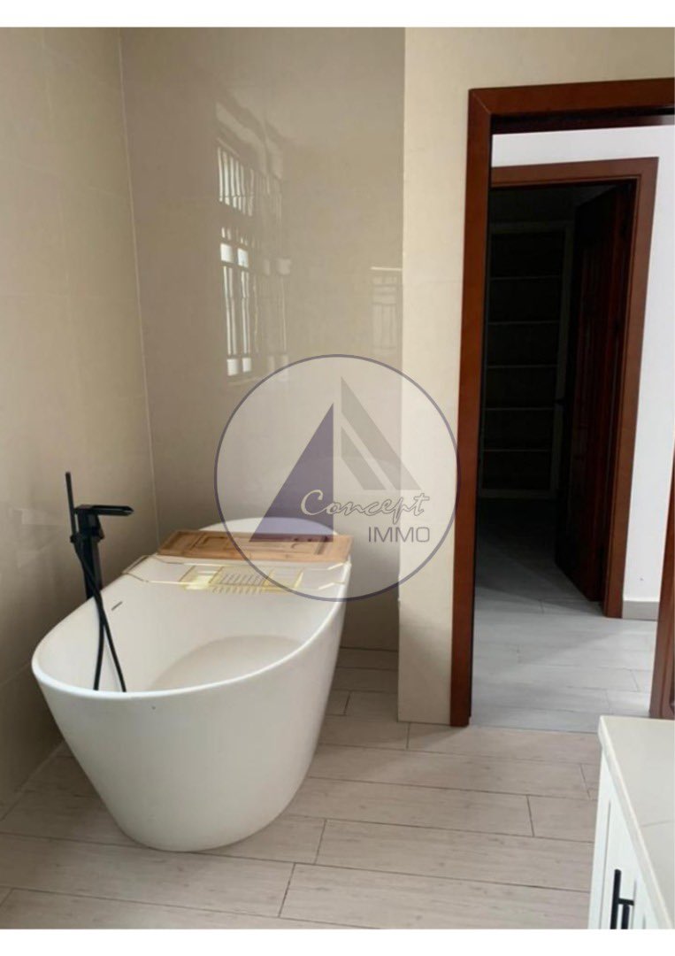 conceptimmoCM's tweet photo. CONCEPT IMMOBILIER vous
présente des appartement meublé à Bastos 
• 3 chambres
• 3 salles de bains privatives + toilettes invités 

Contact direct Ydé: 683 04 04 04
Contact direct Dla: 694 04 04 04 https://t.co/tpNYMbMrbl