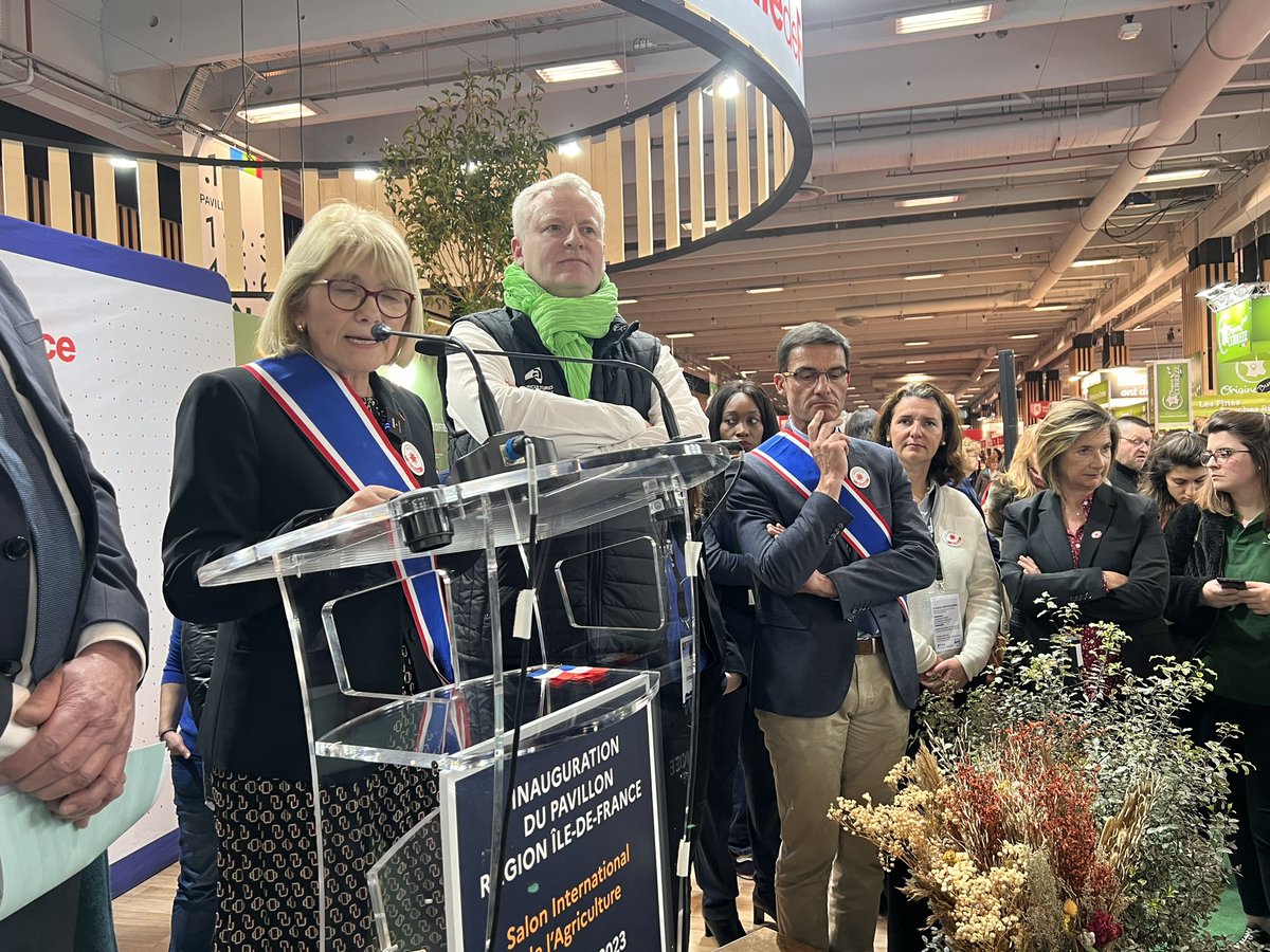 Inauguration du pavillon de la région <a href="/iledefrance/">Région Île-de-France</a> au <a href="/Salondelagri/">Salon International de l'Agriculture</a>.
Avec <a href="/VLacroute/">Valérie Lacroute</a> vice-présidente de la région <a href="/iledefrance/">Région Île-de-France</a>, <a href="/GUEHERVILLE/">Christophe HILLAIRET</a> président <a href="/CAIDF/">Chambre d'agriculture de région Ile-de-France</a> et <a href="/gerardhebert91/">Hebert Gérard</a> président de @idfterresaveurs.