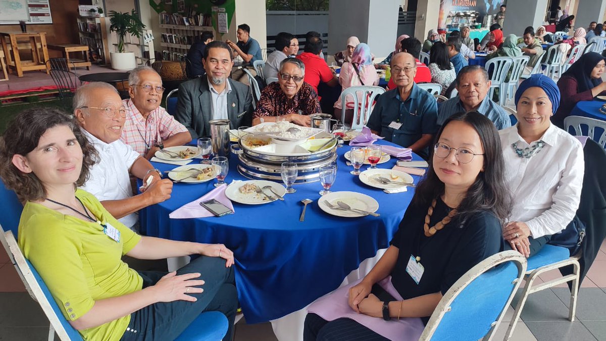 sigwartae's tweet photo. Had an amazing lunch yalking about Rafflesia! 
with giants of Malaysian biodiversity:  Charlie Ghazally, Francis Ng, Dato Latiff, Tan Sri Salleh and more...
#FBCM https://t.co/0yVxinn1Lb