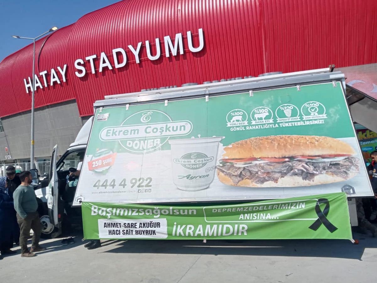 TC_SARAYKENT's tweet photo. Ekrem Coşkun Döner’in mobil tırların kurulumunun ardından aynı gün 150 kg döner Çadırkent sakinlerine ikram edildi. 
Bu miktar her gün artarak devam edecek inşallah. Allah razı olsun. @ekremcoskundoner
https://t.co/ZFOUe5cPf0 https://t.co/dANPXw8N9N