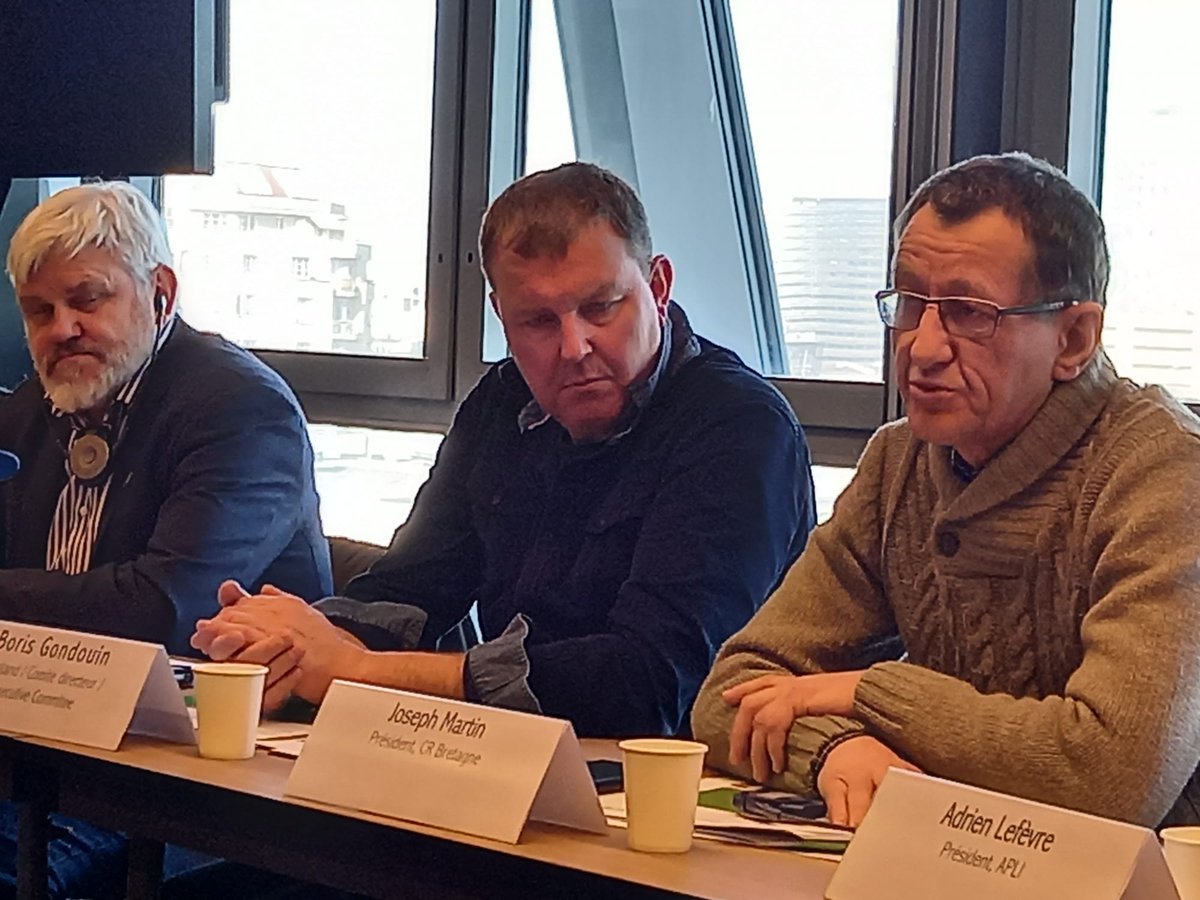 #SIA2023 
Pour conclure la conférence de presse avec l'EMB et l'<a href="/apli_fr/">APLI 🇫🇷</a>, <a href="/JosephMartinj35/">MARTIN Joseph</a> s'exprime sur la #LOA :
"Pour favoriser l'#installation,  il faut de l'#attractivité et cela passe par des #prix #rémunérateurs"