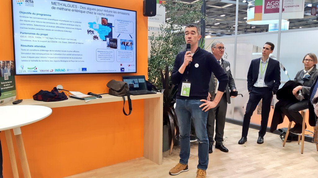 CharlotteDockes's tweet image. 🔴 @B_Rouille présente un projet très innovant : #MethAlgues.
 L&apos;utilisation des Algues locales pour réduire les émissions de méthane chez les vaches laitières ... ↪potentiel de réduction impressionnant des émissions 
↪ filière à construire 
↪ preuve de l&apos;engagement #ITA