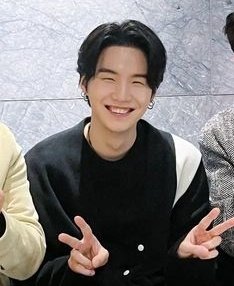agustfIwr's tweet photo. THE EYES AND THE SMILE IM GONNA CRY https://t.co/F2aMi2GAdZ