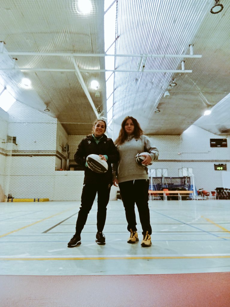 Promoción Deportiva

Las #ChamiChicas de #Crealia <a href="/chamirugbyfem/">Crealia El Salvador</a> Carmen Fernández y Andrea Muñoz están visitando el <a href="/DELIBESALDEAMAY/">CEIP Miguel Delibes</a> del <a href="/AAldeamayor/">Ayuntamiento de Aldeamayor</a> disfrutando del Programa de Iniciación al Rugby, dentro del Programa de Juegos Escolares, 2022-2023, de <a href="/Dip_Va/">Diputación de Valladolid</a> y <a href="/DeportesDip_Va/">Deportes Diputación de Valladolid</a>