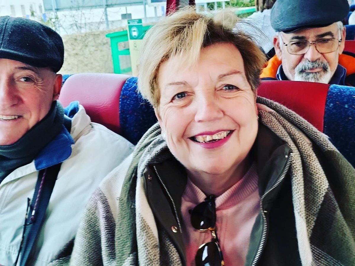 Carmenalvare_'s tweet photo. Camino de #Sevilla en defensa de los servicios públicos 💚🤍💚 y por La Paz.
Desde IU Sanlúcar llenamos el bus para defender los intereses de las y los trabajadores ✊🏻
#28feb2023 #28F
https://t.co/G2GVIryVQx https://t.co/ACCk8dcgLL