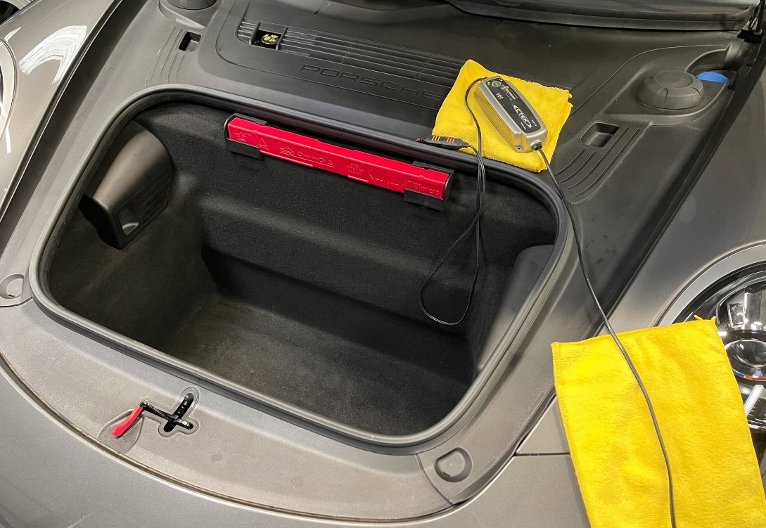 RedlineCobra's tweet photo. 🚨 CAR STORAGE 🚨

With 20+ years working with classic / modern sports cars, we understand what they mean to their owners, and what's required to ensure they're kept in the best possible conditions. If you're thinking about storage, call now to discover what option works for you. https://t.co/YIaZF4VA8J