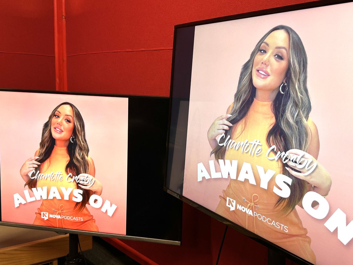 Getting ready to welcome a special guest for a new podcast series filmed at the centre today. A fun end to a busy month 👍

#studio #studiohire #televisionproduction #photography #podcasts #film #filmmaking #filmproduction #filmmaker #filmdirector #films #northeastengland