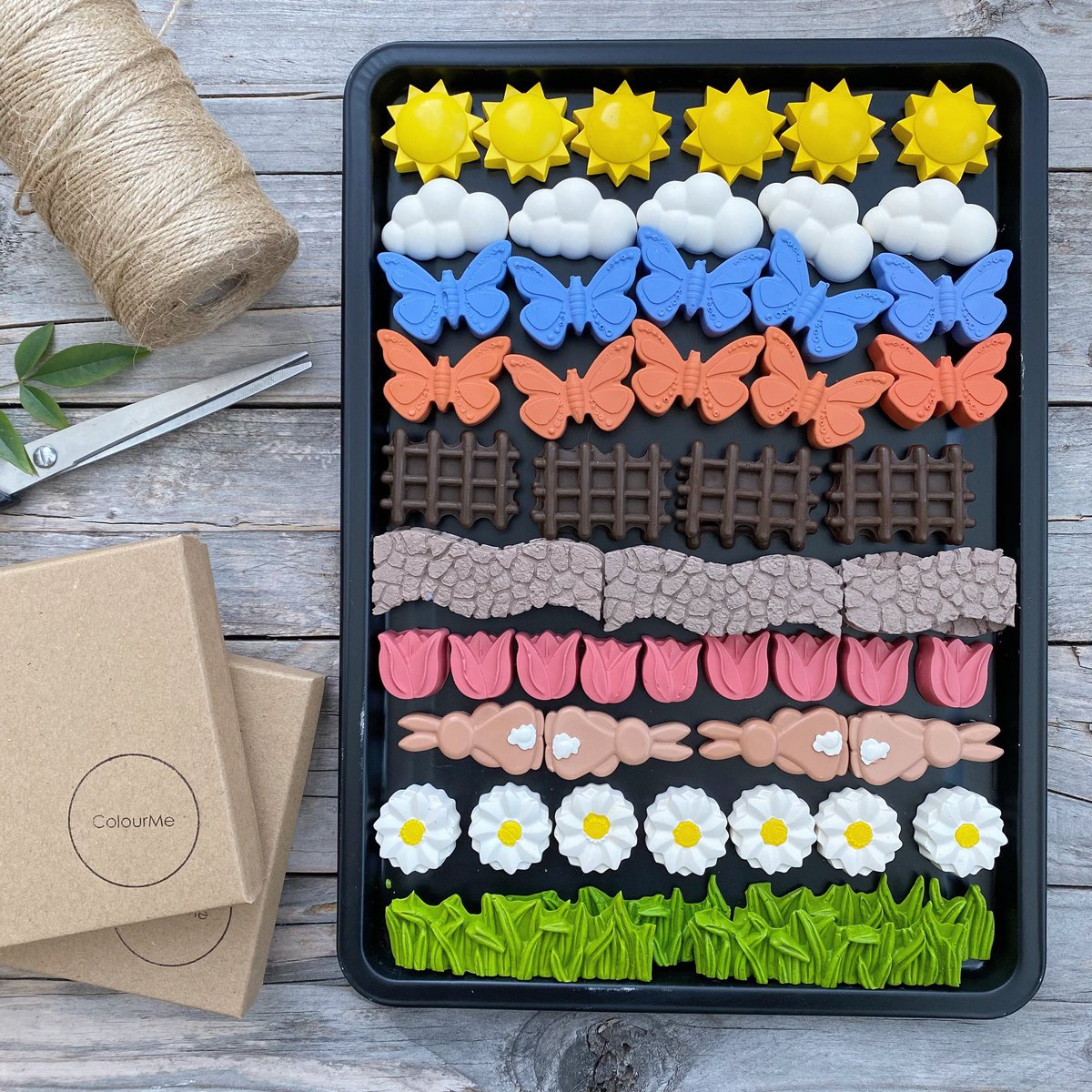ColourmeLincoln's tweet photo. This colour palette 🌤️🍃🤍
.
#waxcrayons #crayons #colourme https://t.co/7WMeYIIkWY