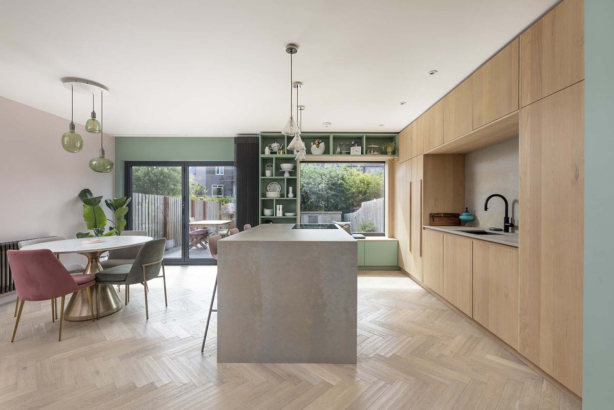 With the aim of breaking down barriers, an imaginative redesign of this home in Scotland enabled a transition from closed spaces to open-plan versatility...

To read more about this residential re-work by @desgn_AGORA click here🔗 lnkd.in/e2mVtnCA