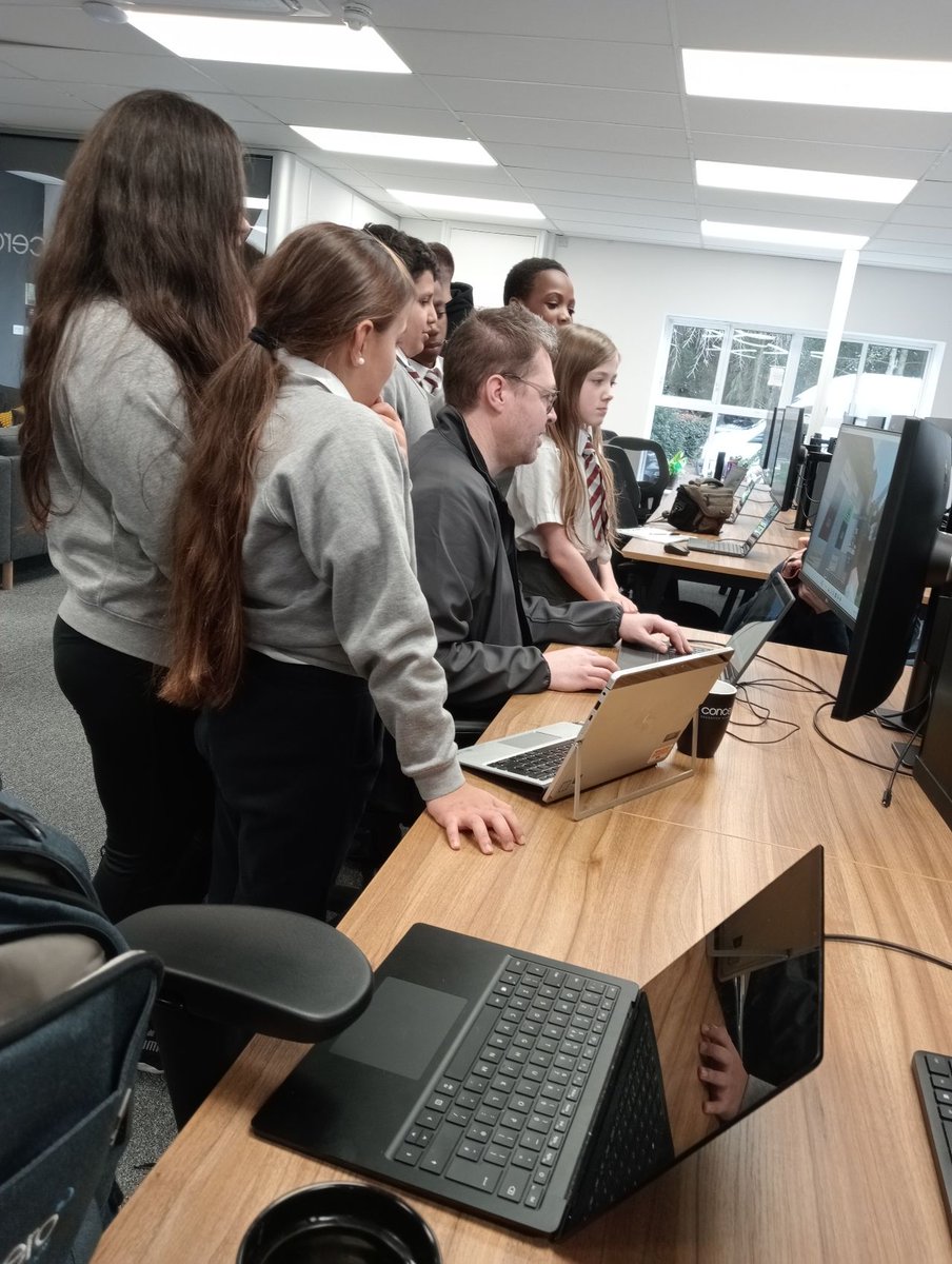 ConceroUK's tweet photo. 🟦 ⭐️Our first Minecraft Club was a great success!⭐️ 🟦
With the support of @clcsimon from @TA_Education and our team, we ran a fun-packed morning for @BantockSchool Primary School, where students could explore Minecraft Education.
#edtech #minecraftclub #education #learning https://t.co/HeS1UziIbK