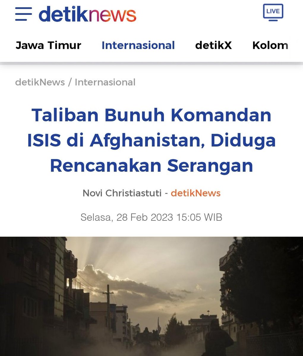 islah_bahrawi's tweet photo. Nah, ini jahatnya POLITISASI AGAMA. Sama2 mengaku berjuang utk Islam, ingin menegakkan "Daulah Khilafah Islamiyah" & sama2 mengaku representasi kebangkitan Islam. Tapi krn berbeda orientasi jalur politik, akhirnya saling bantai.
Yg di Indonesia ndak mau belajar dr kejadian ini? https://t.co/RPOhHFfuud