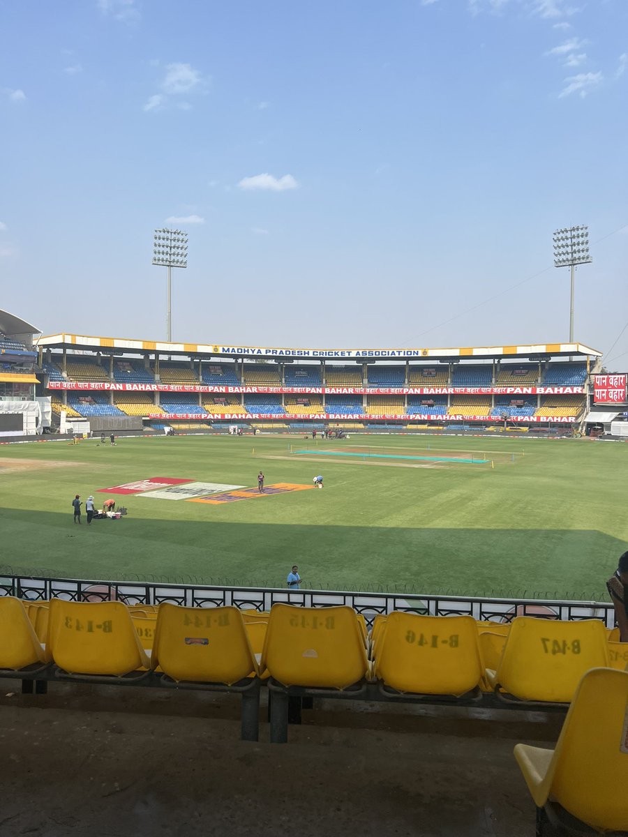 Managed to get myself a sneak peak at Holkar. Boys are gone, and pitch covered at 1530

Swear I bumped into you, <a href="/beastieboy07/">Bharat Sundaresan</a>, looked busy. I’ll keep an eye out tomorrow. 

Hopefully catch you this week. Lower South pavilion, dressed in canary yellow. 

#INDvAUS
