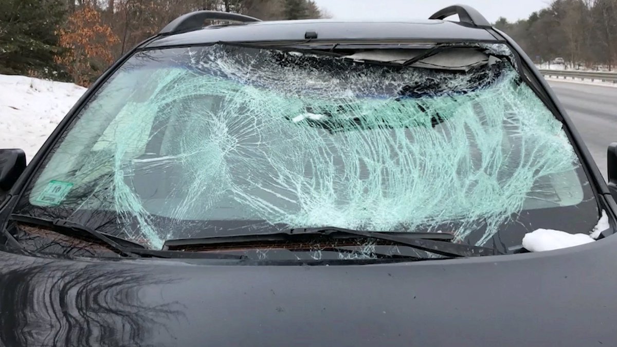 ErinWMUR's tweet photo. This is what happened to a windshield yesterday on a highway when ice flew off another vehicle. This is why NH has #jessicaslaw - requiring drivers to clear off their vehicles before hitting the road. #wmur https://t.co/jk8RWM3pD0