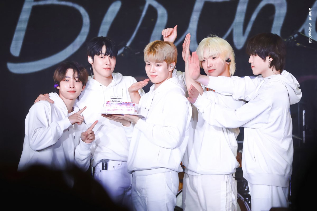 N_flying0228's tweet photo. 🎂

#너를위한_봄이온대_회승아
#HAPPY_HWESEUNG_DAY
#유회승 #엔플라잉 https://t.co/em6leccQUC