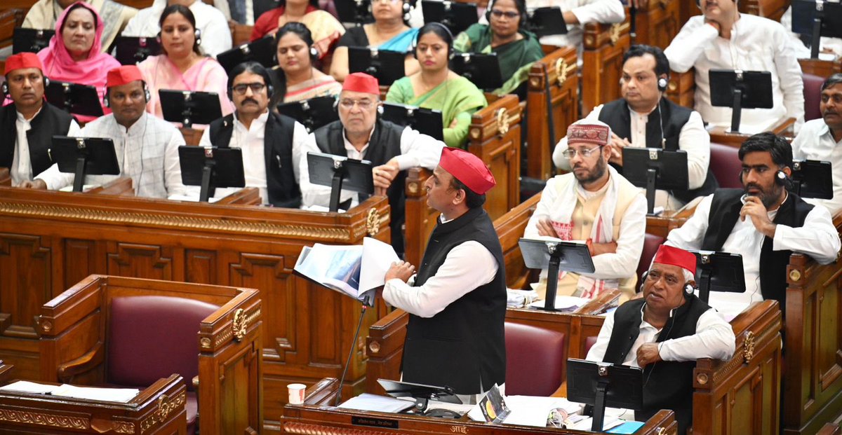 yadavakhilesh's tweet photo. उप्र की भाजपा सरकार जवाब दे कि बेरोज़गारी का रिकार्ड बनानेवाले 1 ट्रिलियन इकॉनमी बनाने के लिए 34% की ग्रोथ रेट कहाँ से लाएंगे। क्या उप्र के वित्त व अन्य विभाग फ़ेल हो गये हैं जो उप्र सरकार ने एक अमेरिकी कम्पनी को सलाह के नाम पर इस बड़े झूठ का तानाबाना बुनने का ठेका दे दिया है। https://t.co/LGwwxCGddr