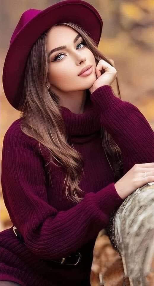 مش مهم تكون عيونك لونها اخضر 
أو شفايفك طعمها شهد وسكر
أو خدودك تفاحها احمر 
ولا شعرك بلون الليل أو لونه اصفر
المهم أني أحبك حب كل يوم بيكبر ...