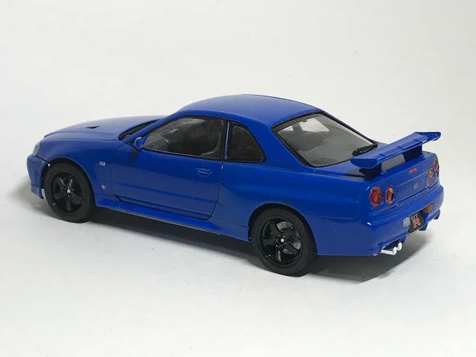 #今月作ったプラモ晒そうぜ 1/24 タミヤR34、1/48ハセガワ キ-100乙。両方ともアクリル筆塗りほぼ素組。カーモデルの筆塗り、大変だけどだんだん楽しくなってきたw 
