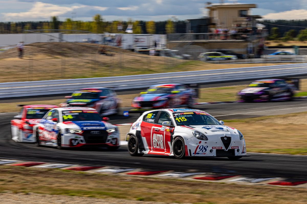 Lots learnt and a good haul of points in the bag - mission accomplished for <a href="/TCRAustralia/">TCR Australia</a> round one ✅

📰 tomoliphantracing.com/single-post/ol…

Thank you Ashley Seward Motorsport, @Autoglym, Win Network and <a href="/i98FM/">i98FM - FEEL GOOD</a>.

#TO115 #SCAutoTCR