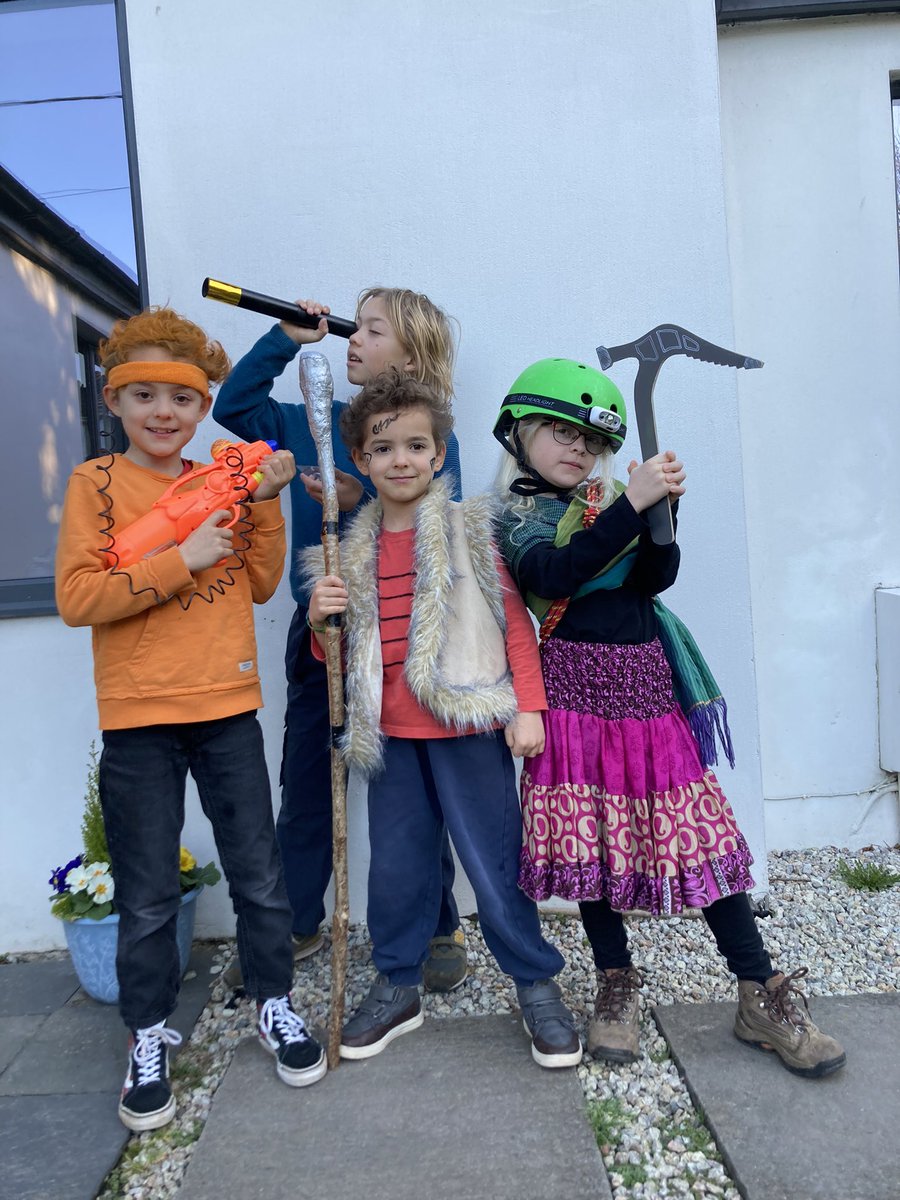 DrJoGPsych's tweet image. Early world book day for our crew today ❤️📚⛵️😴🧙🏽‍♂️🏔️ @godfrey_ian @CressidaCowell @gregjames @itschrissmith @francescavallo #worldbookday #wizardsofonce #swallowsandamazons #goodnightstoriesforrebelgirls #cholitaclimbers #thegreatdreamrobbery #arthurransome